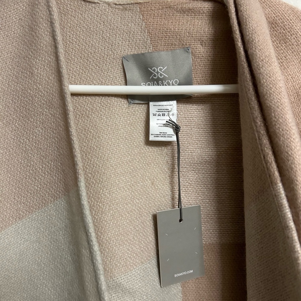 Soia &  Kyo‎ Colourblock Pattern Cape - Picture 3 of 4